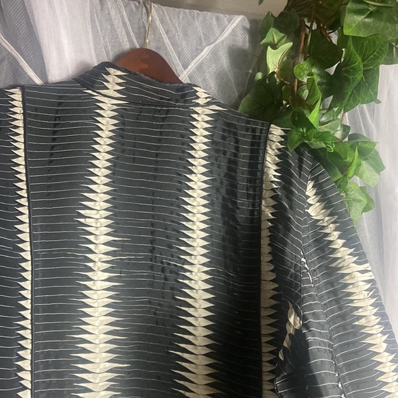 Contemporary Black & White Jacket Size large - Picture 9 of 9